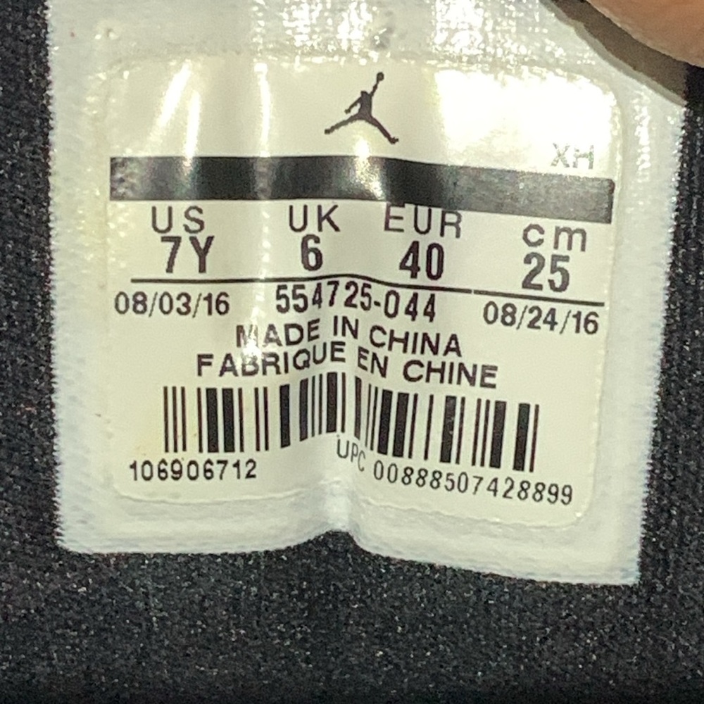Nike Jordan Air Retro Mid Black graffiti style from 08/03/16 Model 554725–044 - Picture 5 of 11